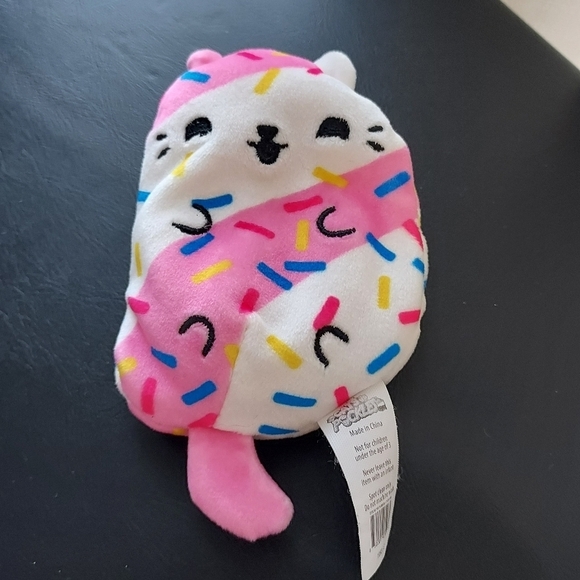 Cats VS Pickles Pawberry Twist Cat Small Beanbag Plush White/Pink - Picture 1 of 7